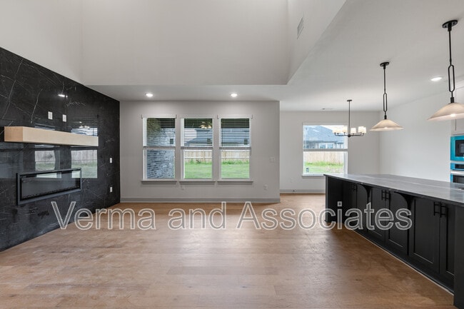 Building Photo - 1081 Whistler St