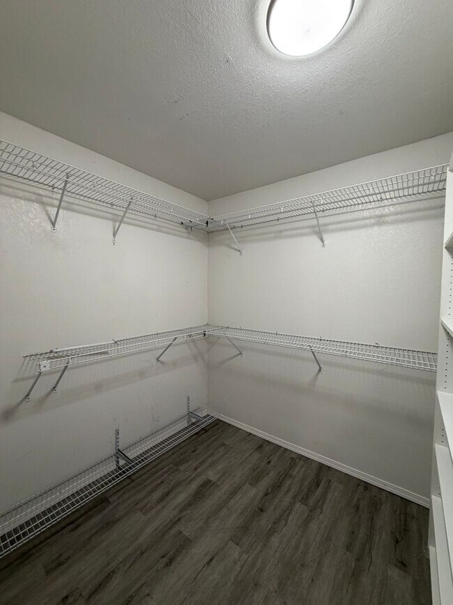 Building Photo - Rare 3-Acre 3BR Home in South Salem – Shops, Workspace & Greenhouses