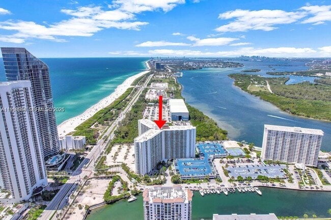 Building Photo - 100 Bayview Dr