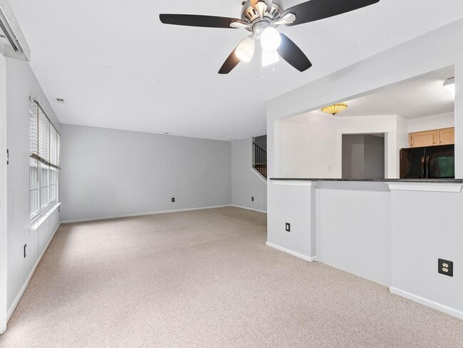 Building Photo - 5 Larkspur Ct