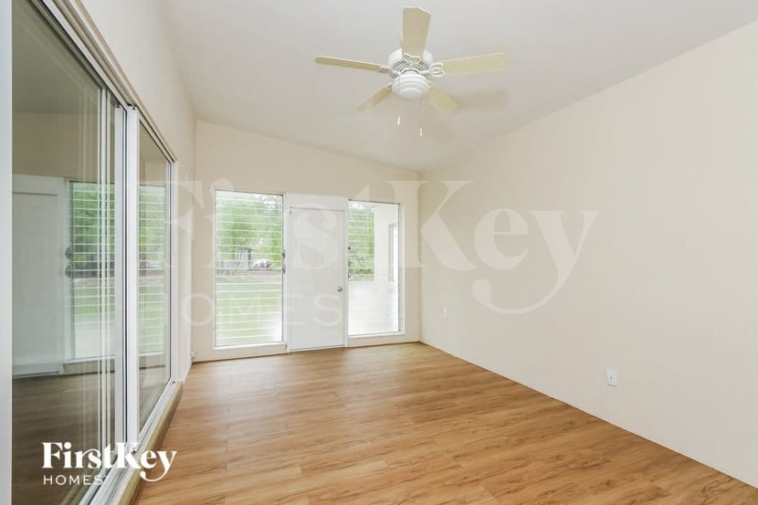 Building Photo - 22363 Catherine Ave