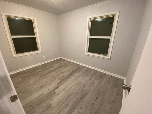 Building Photo - Newly Updated 3 Bedroom Home by Suburban A...