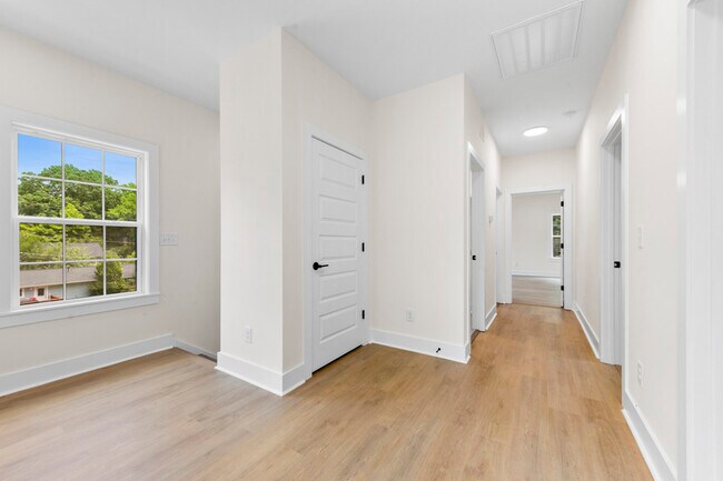 Building Photo - 3420 Tappan Pl