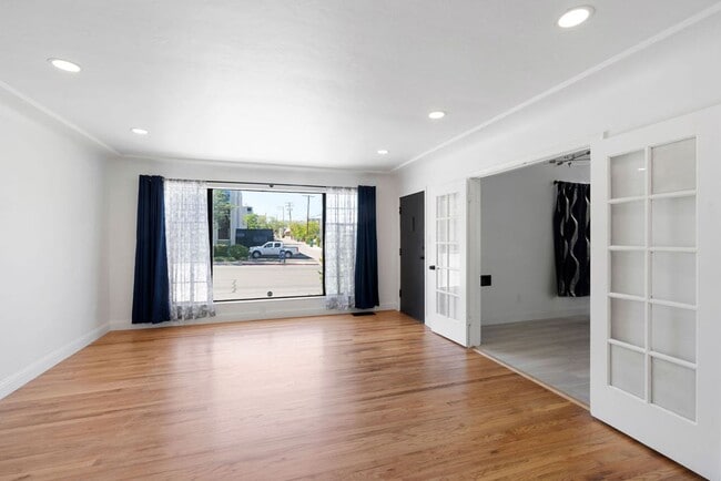 Primary Photo - 640/642 West 1st Street