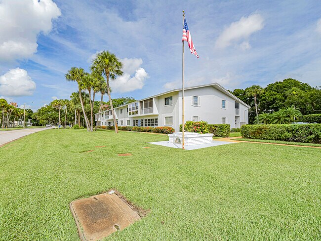 Building Photo - 600 Royal Palm Blvd