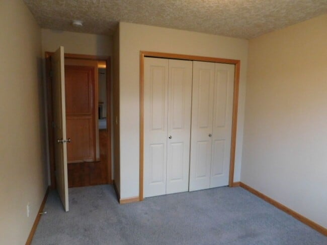 Building Photo - 3Bd/2Ba Single Story House - Available To ...