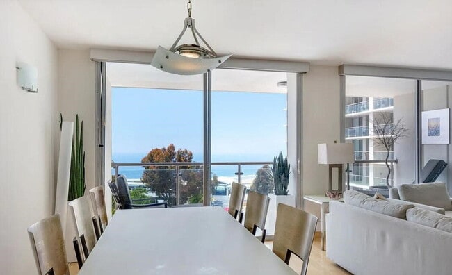 Building Photo - "Chic Santa Monica Oasis: 1-Bedroom Furnis...