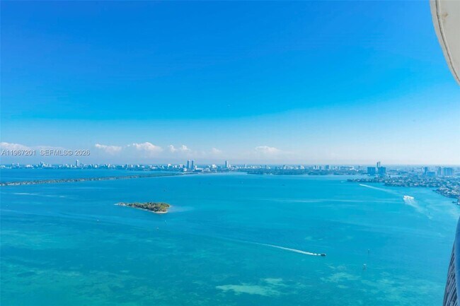 Building Photo - 1750 N Bayshore Dr