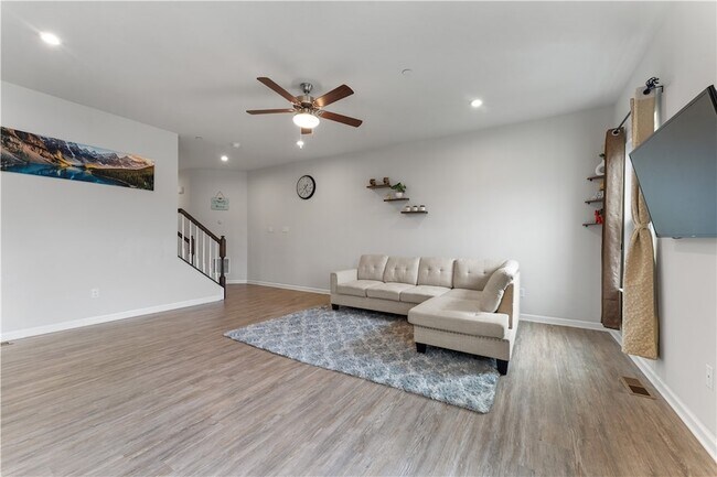 Building Photo - 5103 Spruce Rd