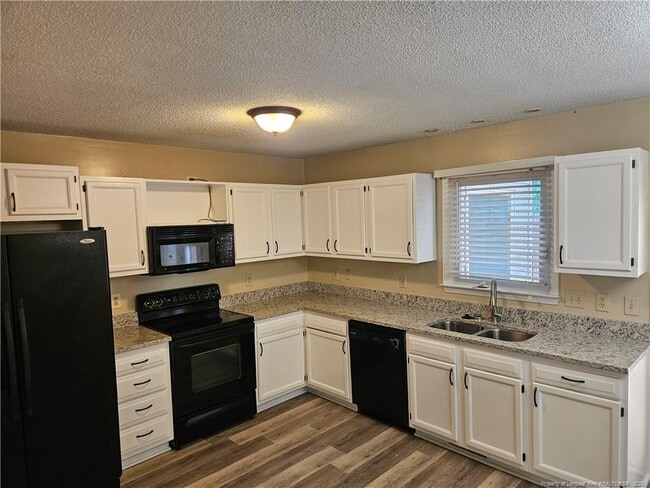 Building Photo - 6607 English Ivy Ln