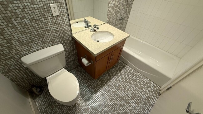 Building Photo - EPIC REA- Amazing SOMA Loft w/View - 1 BR/1.5 BA, Parking, Storage