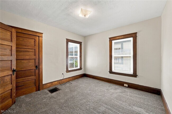 Building Photo - 1373 Thoreau Rd