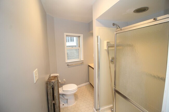 Building Photo - 2026/2027 JHU Off-campus Large 5bd/2.5ba home w/ Parking Spot! Available 6/9/26