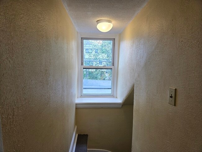 Building Photo - 153 Hamilton St