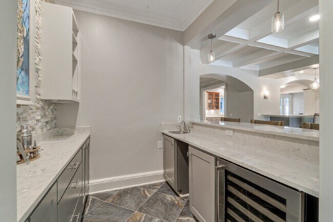 Building Photo - Private, Low Country Residence for Rent!