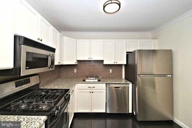 Building Photo - 3208 Danbury Ct