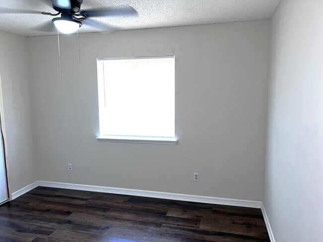 Building Photo - 15811 Beechnut St