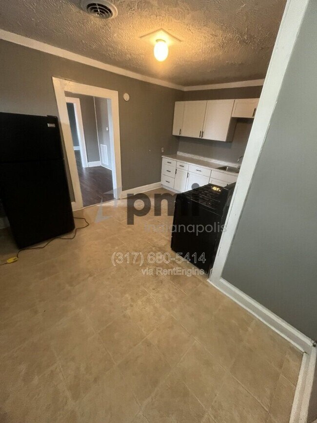 Building Photo - 213 1/2 S Madison Ave