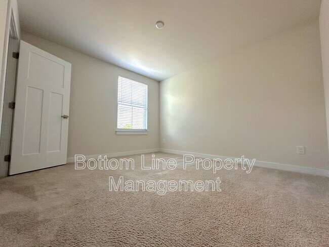 Building Photo - 5087 Crabapple Ln