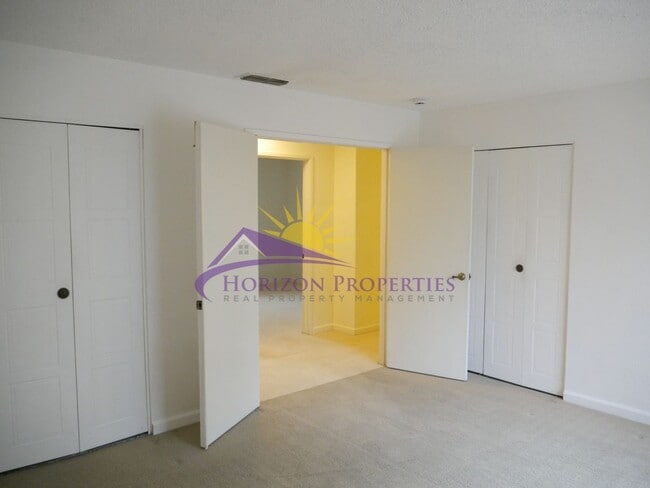 Building Photo - Spacious 4 Bed 2 Bath 1,575 sqft Lincoln V...