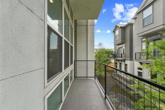 Building Photo - 5854 E Post Oak Ln