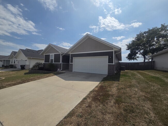 Primary Photo - 2622 W Brook Ridge St