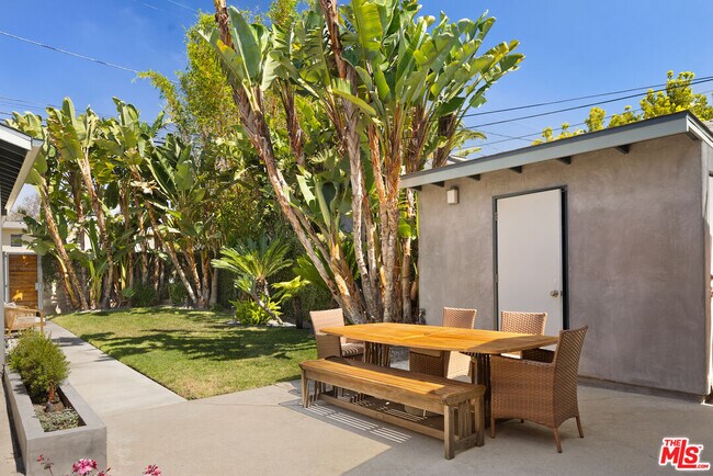 Building Photo - 1089 Palms Blvd