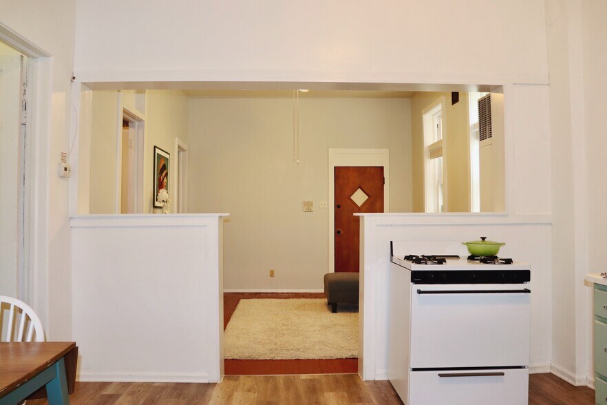 Building Photo - 822 N Wood St