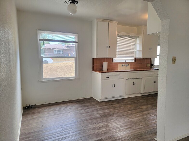 Building Photo - 16911 Glenetta Way