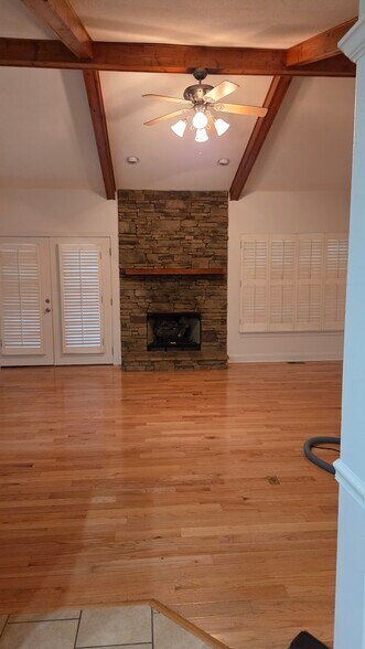 Building Photo - 324 Avenue of the Oaks