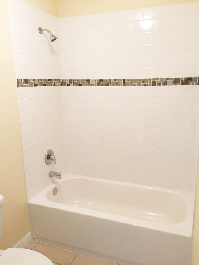 Building Photo - Three bedroom and two bathroom duplex -Poinciana