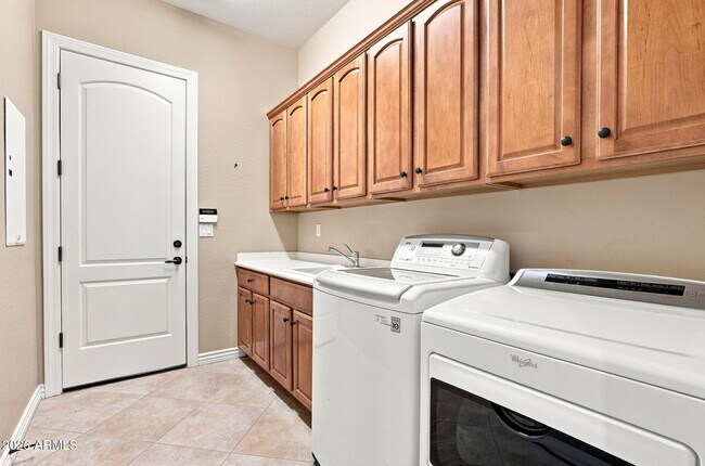 Building Photo - 22114 N San Ramon Dr