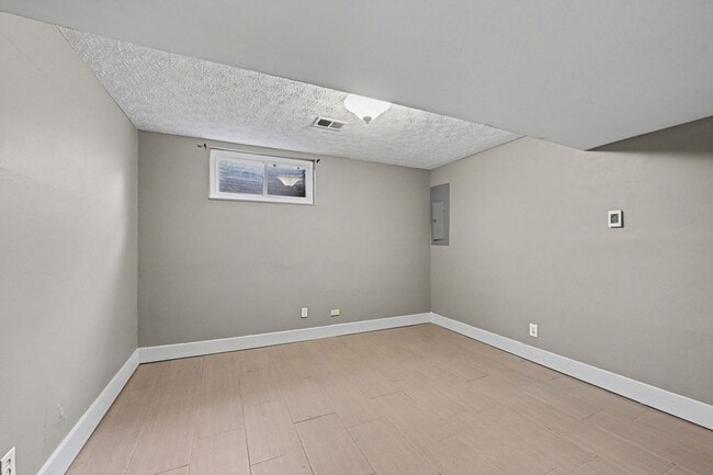 Building Photo - 2613 Rhapsody Dr