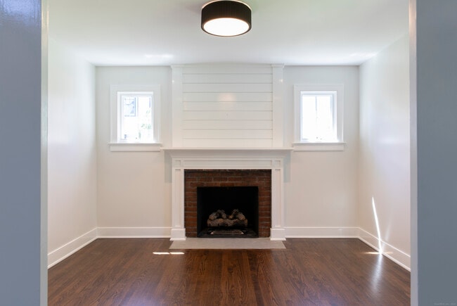 Building Photo - 40 Strickland Rd