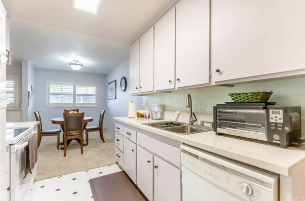 Building Photo - 277 Pleasant St