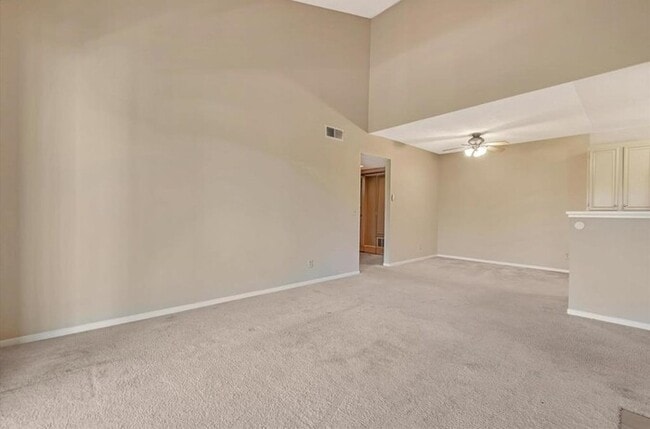 Building Photo - Cozy Penthouse Condo in Gated Community with Pools & In-Unit Laundry