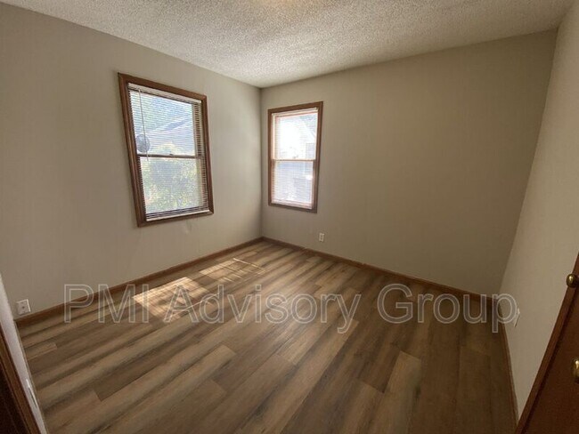 Building Photo - 2020 SW Atwood Ave