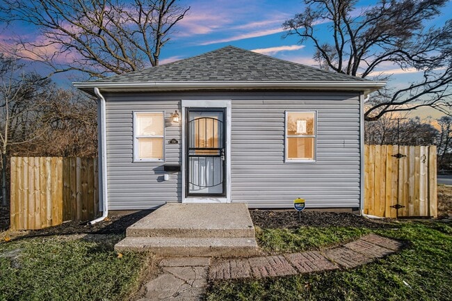 Building Photo - SCHEDULE YOUR APPOINTMENT TODAY & COME SEE...