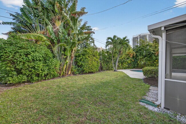 Building Photo - 1242 N Harbor Dr