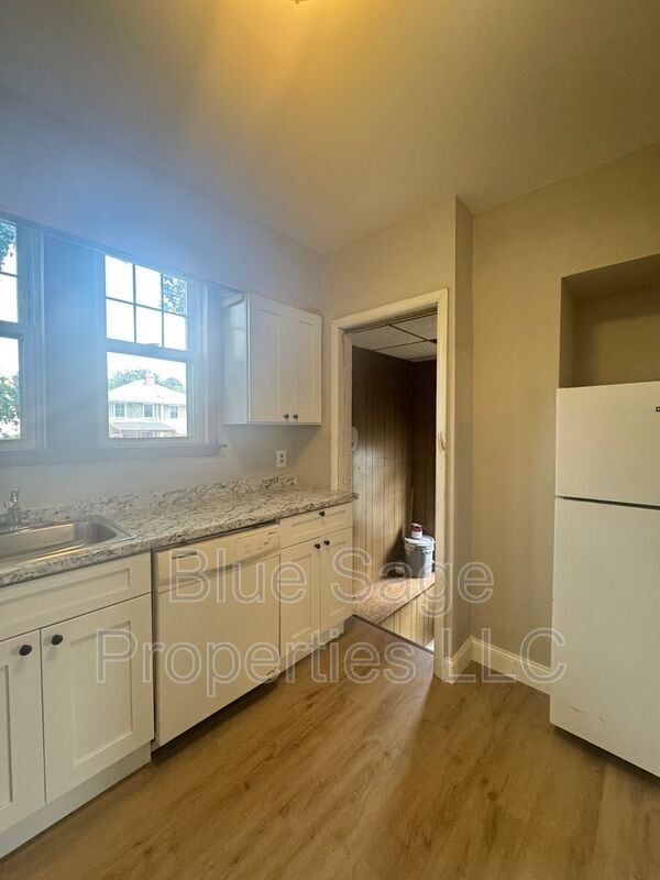 Building Photo - 3207 Albemarle Ave