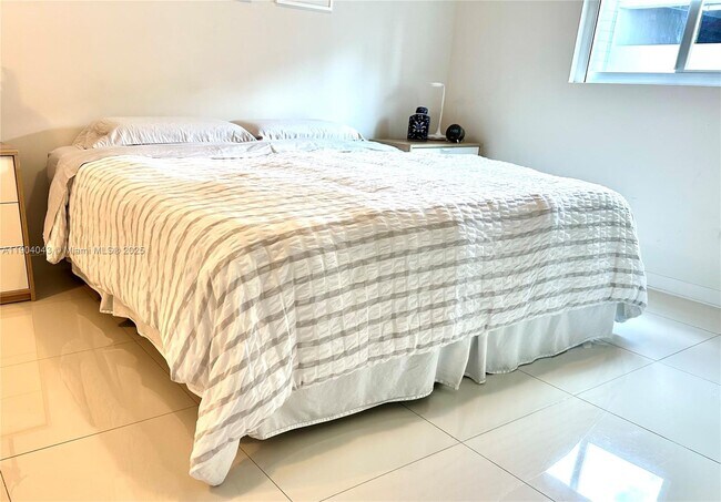 Building Photo - 7661 NW 107th Ave