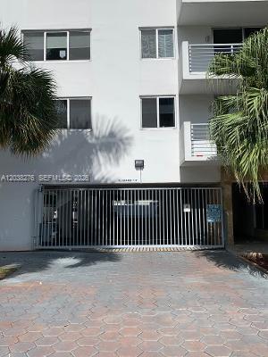 Building Photo - 1605 Bay Rd