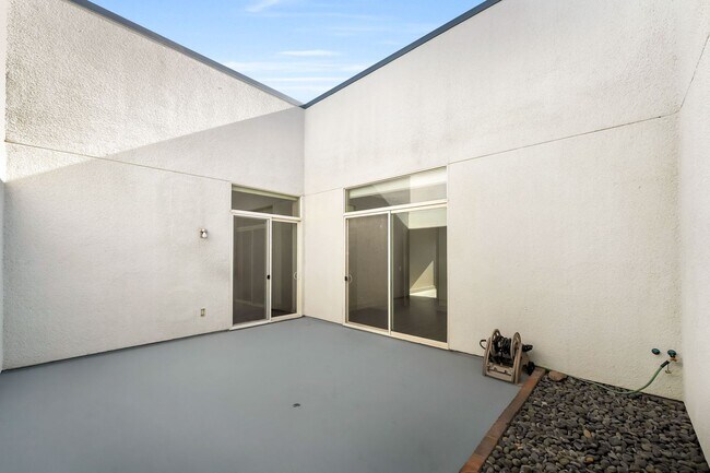 Building Photo - 2775 W Pebble Rd