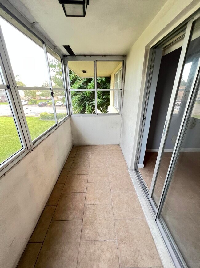 Building Photo - 133 Salisbury E