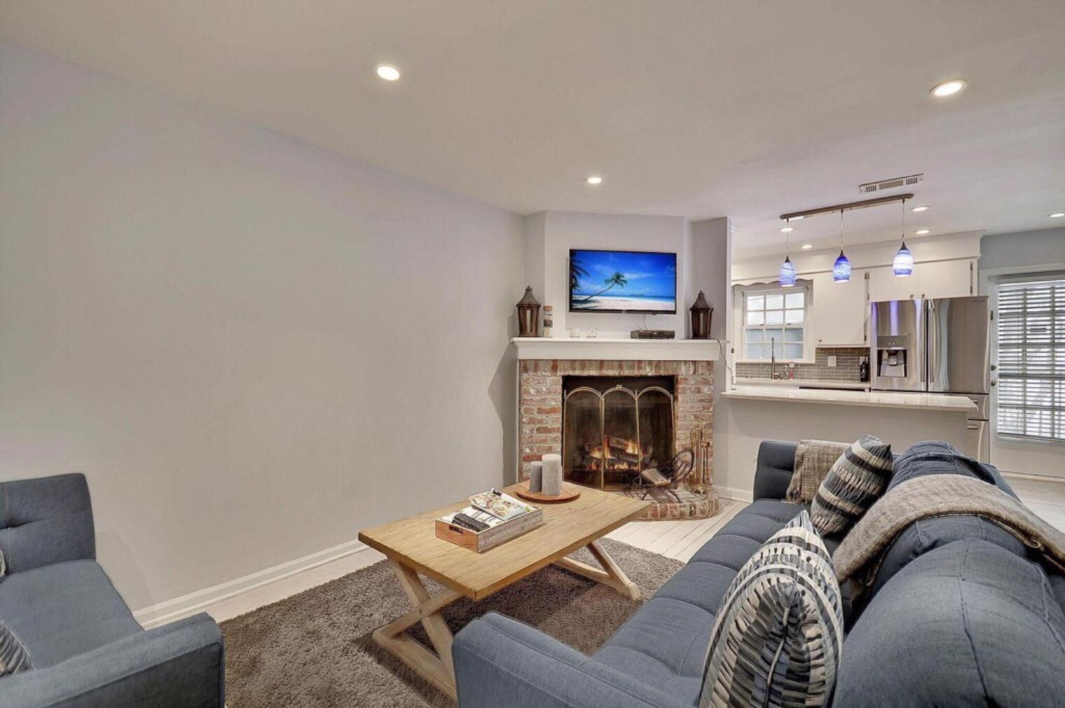 Building Photo - 169 1/2 King St