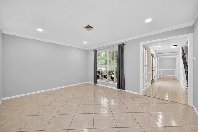 Building Photo - 663 Ravensworth Dr