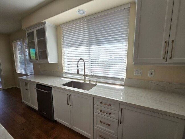 Building Photo - Incredible Home with Spectacular Views in La Jolla