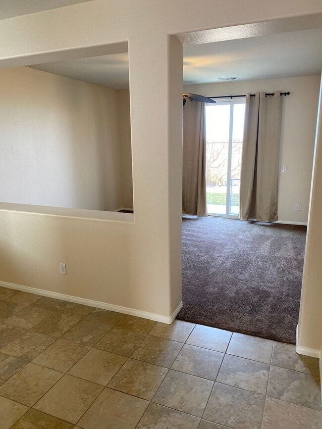 Building Photo - 3 BEDROOM VICTORVILLE HOME