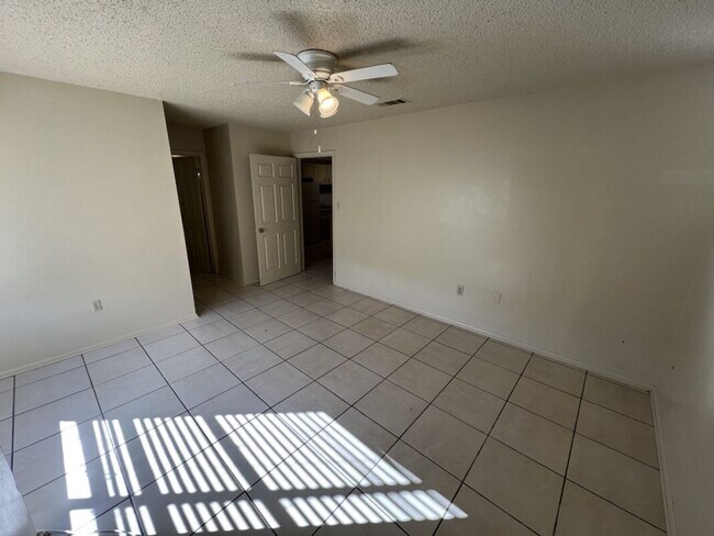 Building Photo - Weston St.