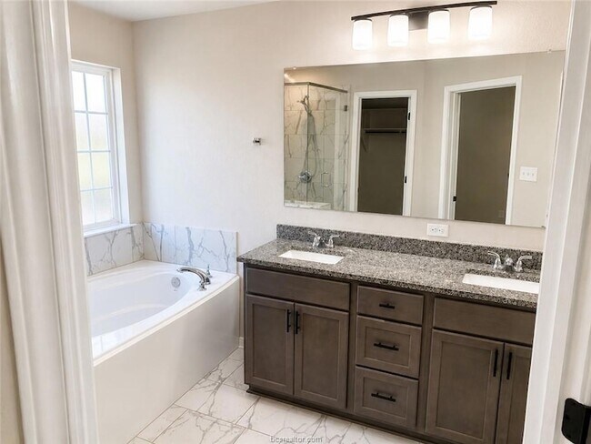 Building Photo - 5923 Eldora Dr